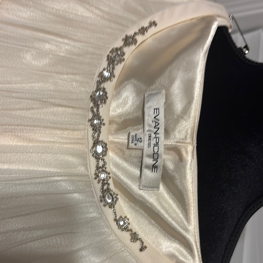 Evan Picone Cream Sheath Dress with Flutter Cap Sleeves - Picture 2 of 3